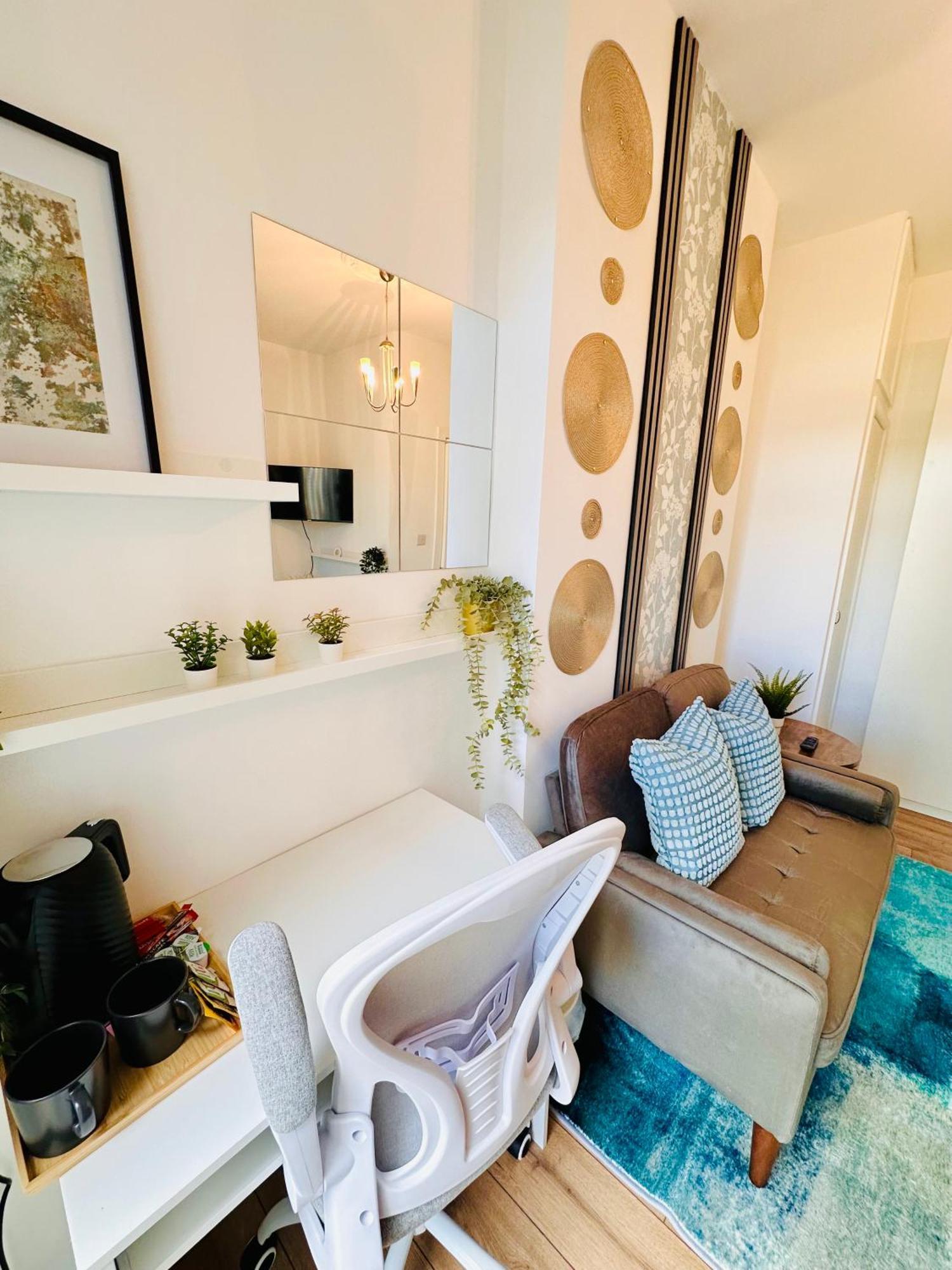 R2 - Elegant Private Room Opposite Queen Elizabeth Hospital - Harborne バーミンガム エクステリア 写真