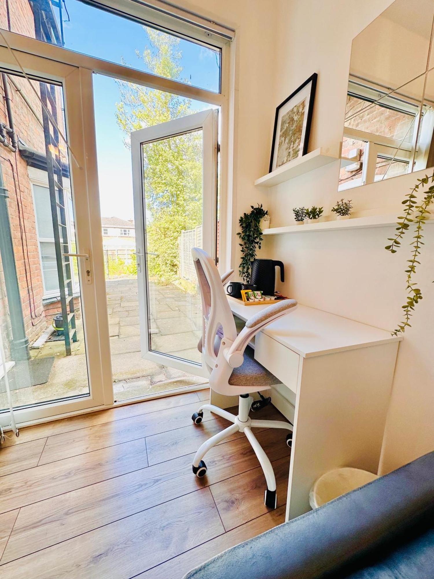 R2 - Elegant Private Room Opposite Queen Elizabeth Hospital - Harborne バーミンガム エクステリア 写真