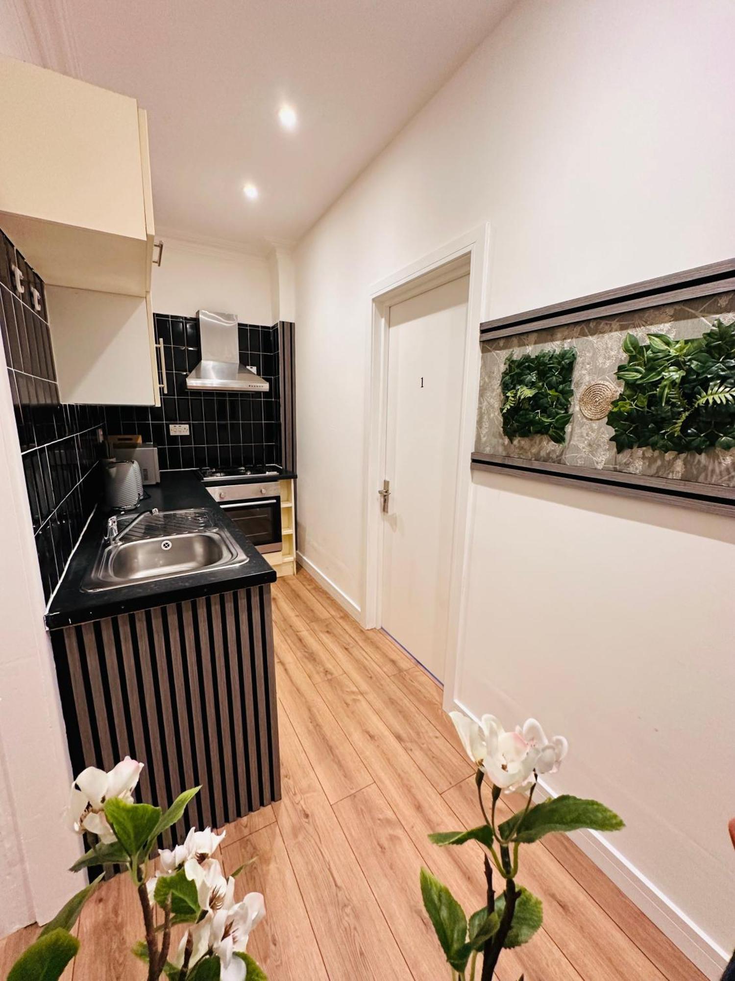 R2 - Elegant Private Room Opposite Queen Elizabeth Hospital - Harborne バーミンガム エクステリア 写真