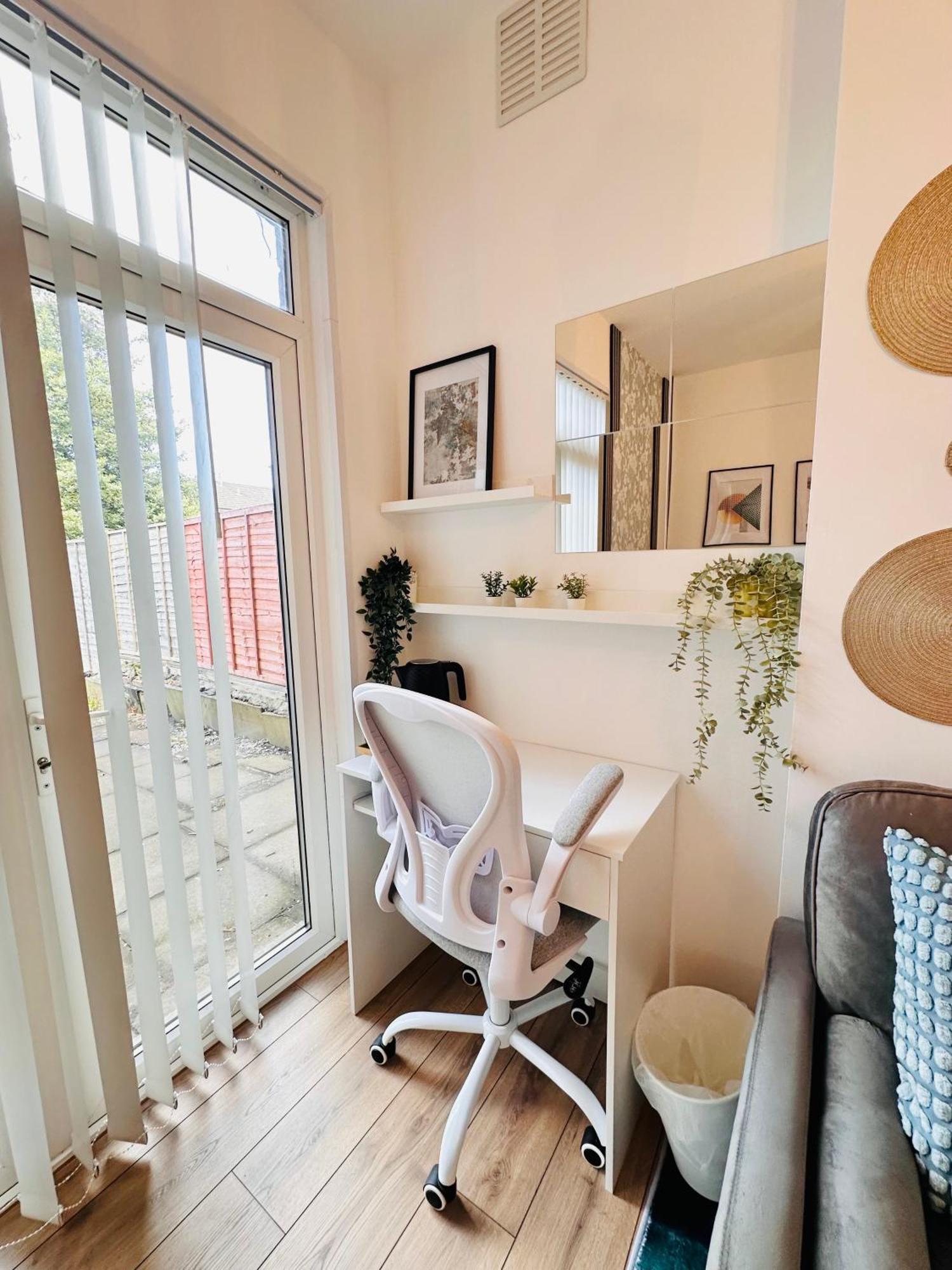 R2 - Elegant Private Room Opposite Queen Elizabeth Hospital - Harborne バーミンガム エクステリア 写真